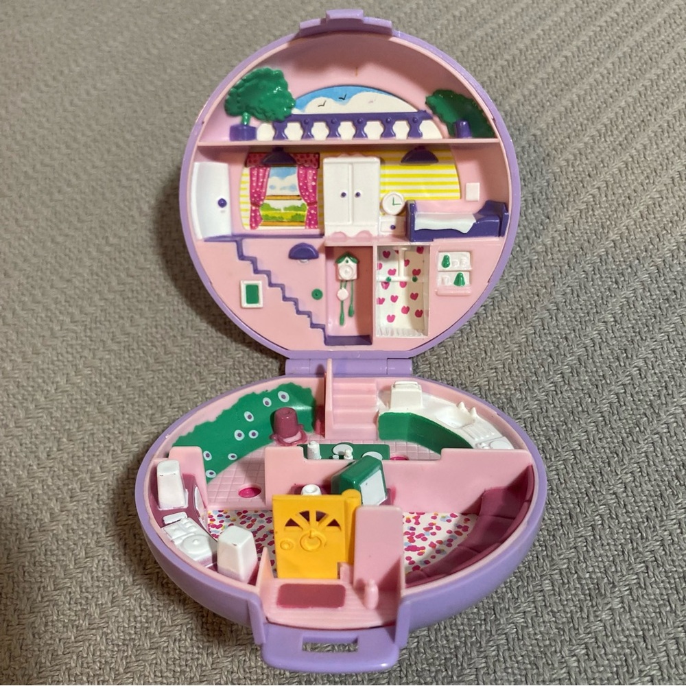 Vintage 1989 Polly Pocket Polly's Flat Compact Clamshell
